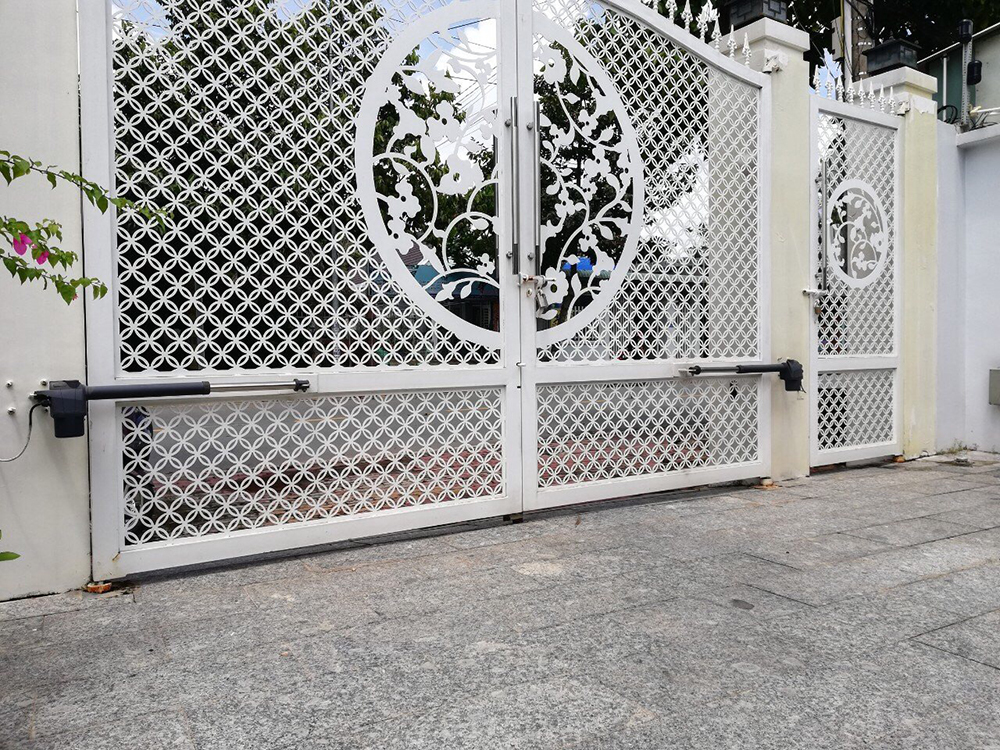 showroom cua cong tu dong